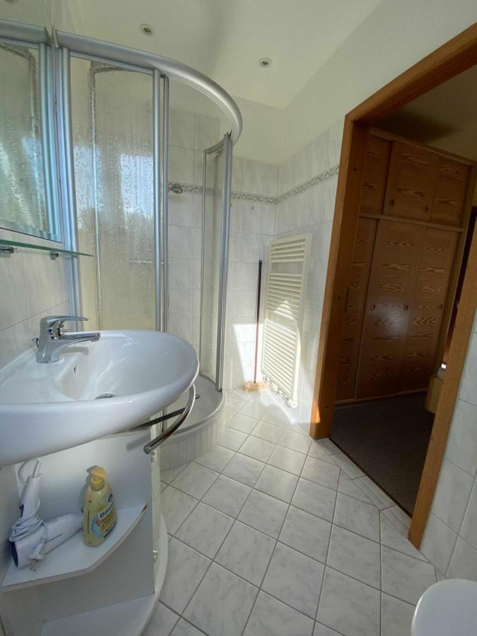 App 2 Hotel Лист Екстериор снимка